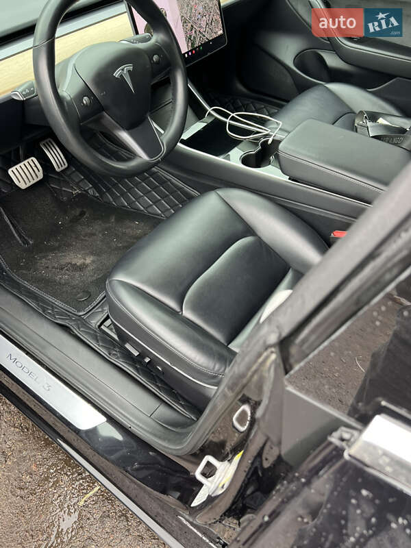 Седан Tesla Model 3 2018 в Черкассах