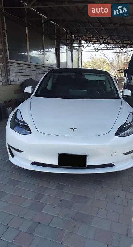 Седан Tesla Model 3 2023 в Ирпене