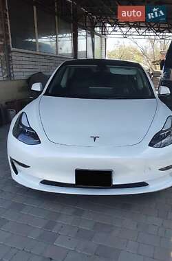Седан Tesla Model 3 2023 в 