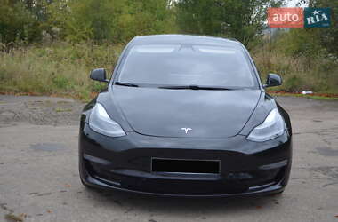 Седан Tesla Model 3 2021 в 