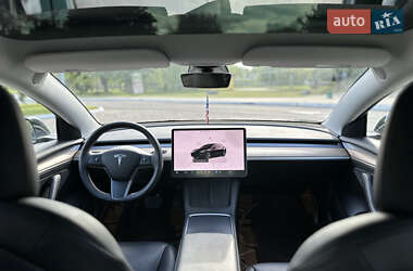 Седан Tesla Model 3 2022 в 