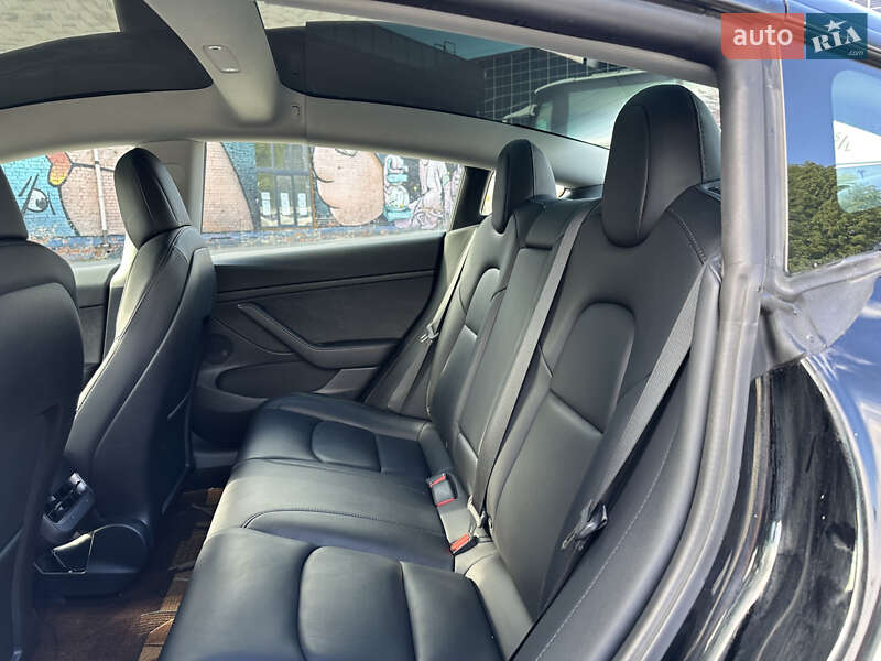 Седан Tesla Model 3 2022 в Луцке