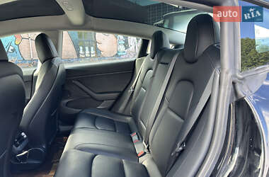 Седан Tesla Model 3 2022 в 