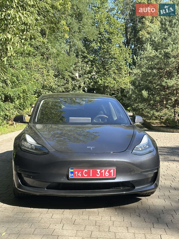 Седан Tesla Model 3 2020 в Ужгороді