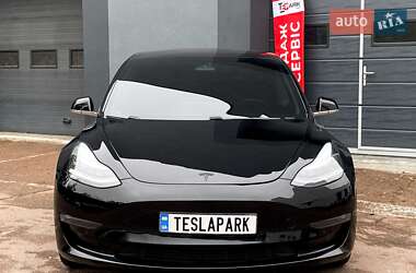Седан Tesla Model 3 2020 в 