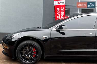 Седан Tesla Model 3 2020 в 