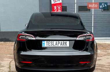 Седан Tesla Model 3 2020 в 