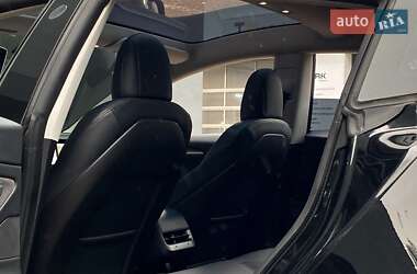 Седан Tesla Model 3 2020 в 