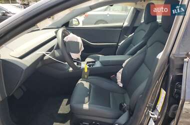 Седан Tesla Model 3 2025 в 