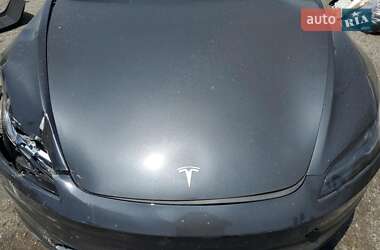 Седан Tesla Model 3 2025 в 