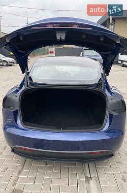 Седан Tesla Model 3 2024 в 