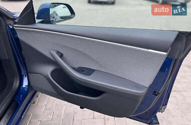Седан Tesla Model 3 2024 в 