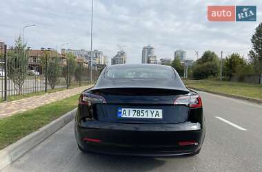 Седан Tesla Model 3 2023 в 