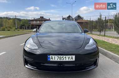 Седан Tesla Model 3 2023 в 