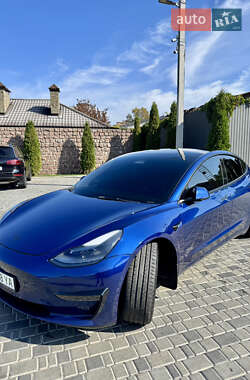 Седан Tesla Model 3 2022 в 