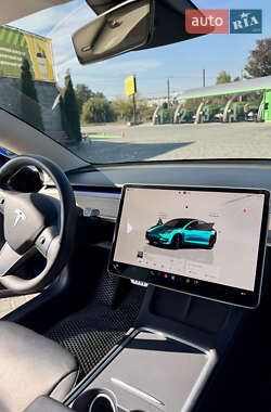 Седан Tesla Model 3 2022 в 