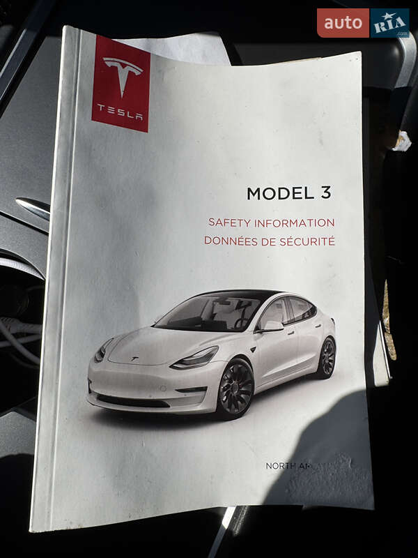 Седан Tesla Model 3 2022 в Кропивницькому