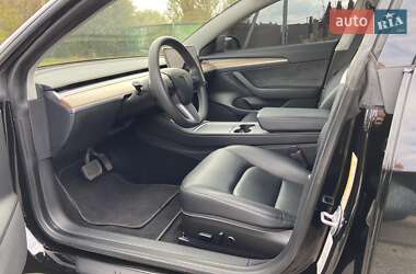 Седан Tesla Model 3 2023 в 