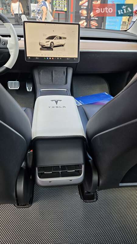 Седан Tesla Model 3 2023 в Києві
