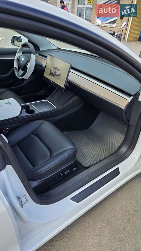 Седан Tesla Model 3 2023 в Києві