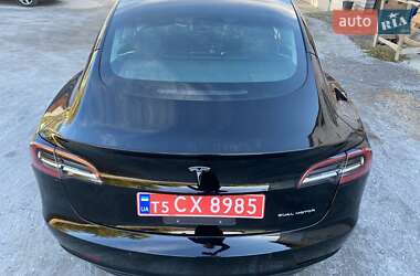 Седан Tesla Model 3 2022 в 