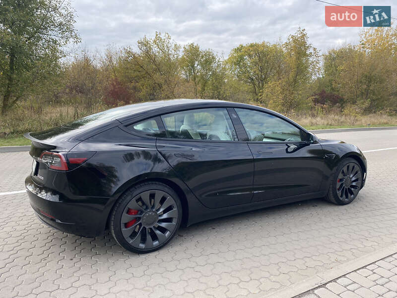 Седан Tesla Model 3 2021 в Киеве