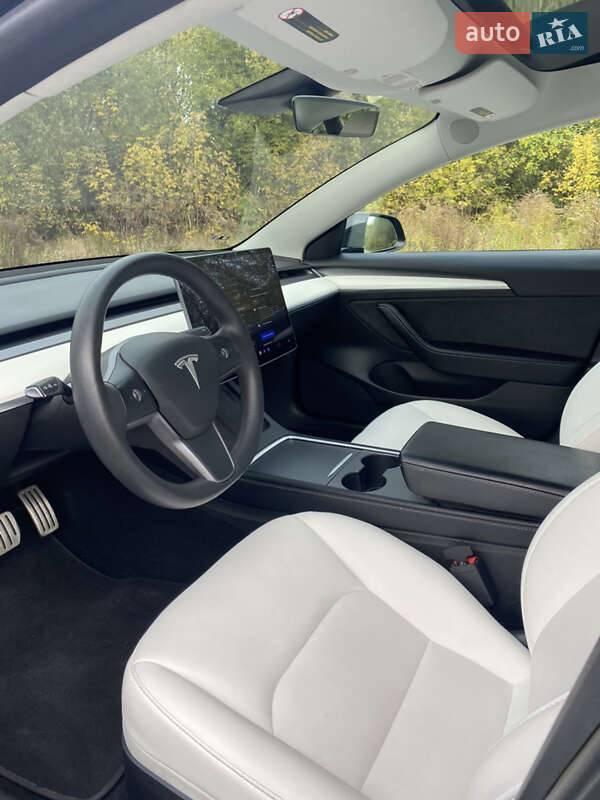 Седан Tesla Model 3 2021 в Киеве