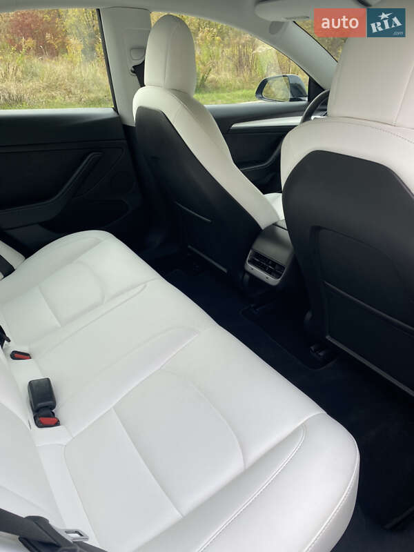 Седан Tesla Model 3 2021 в Киеве