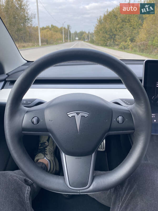 Седан Tesla Model 3 2021 в Киеве