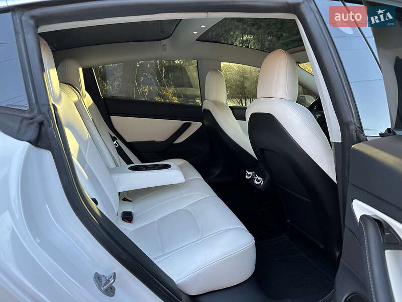 Седан Tesla Model 3 2019 в Білій Церкві