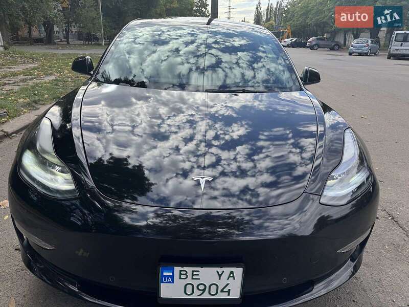 Седан Tesla Model 3 2022 в Николаеве