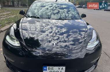 Седан Tesla Model 3 2022 в 