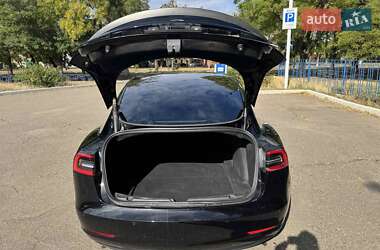 Седан Tesla Model 3 2022 в 