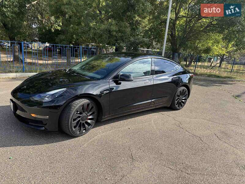 Седан Tesla Model 3 2022 в Николаеве