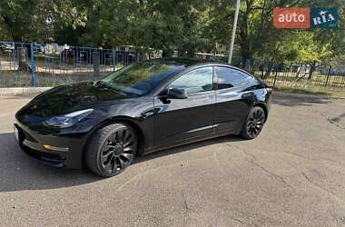 Седан Tesla Model 3 2022 в 