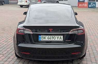 Седан Tesla Model 3 2019 в 