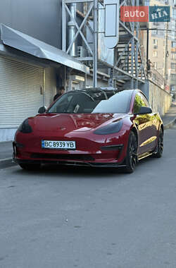 Седан Tesla Model 3 2021 в 