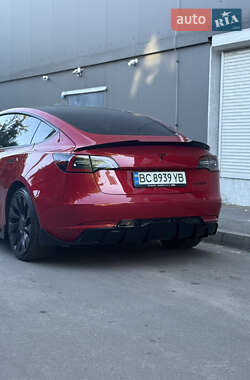 Седан Tesla Model 3 2021 в 