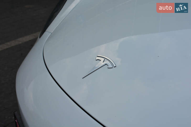 Седан Tesla Model 3 2022 в Самборе