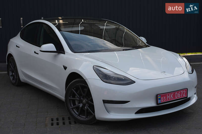 Седан Tesla Model 3 2022 в Самборе