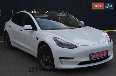 Седан Tesla Model 3 2022 в 