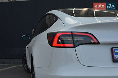 Седан Tesla Model 3 2022 в 