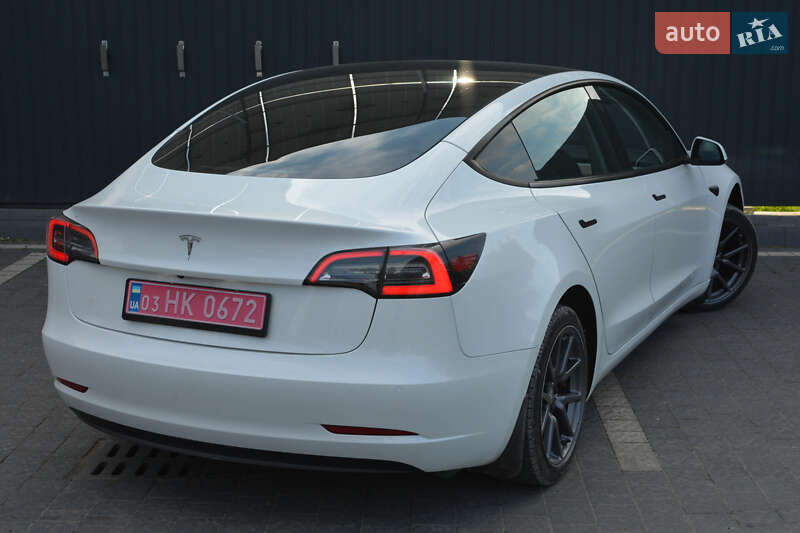 Седан Tesla Model 3 2022 в Самборе
