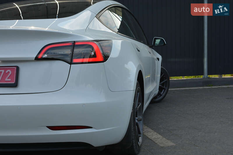 Седан Tesla Model 3 2022 в Самборе