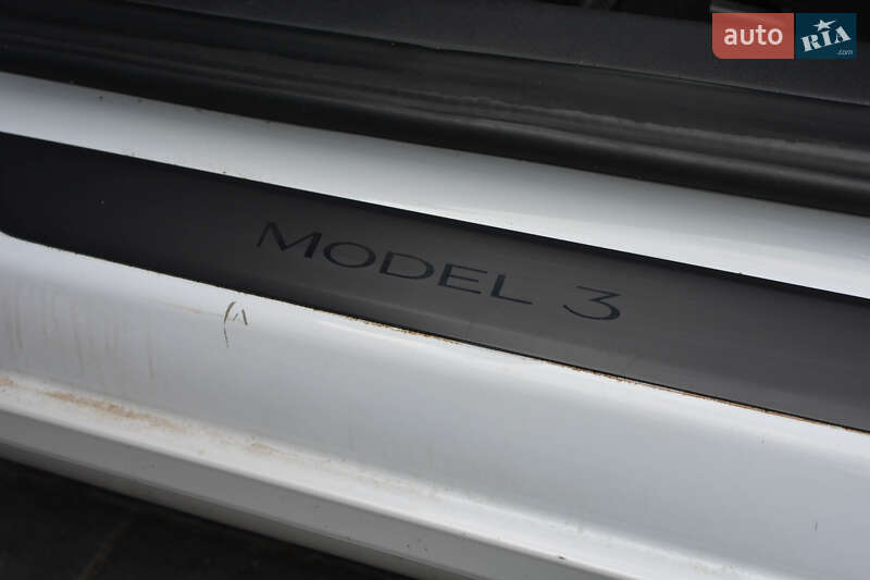 Седан Tesla Model 3 2022 в Самборе