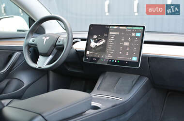Седан Tesla Model 3 2022 в 
