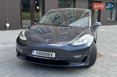 Седан Tesla Model 3 2022 в 