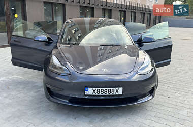 Седан Tesla Model 3 2022 в 