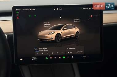 Седан Tesla Model 3 2022 в 