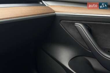 Седан Tesla Model 3 2022 в 